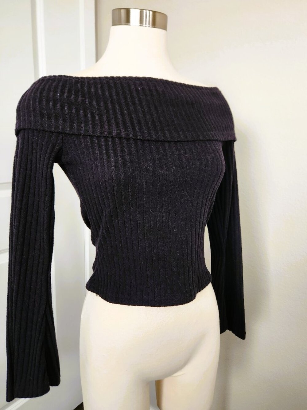 Cider Brand Off Shoulder Long Sleeved Sweater Women's Size Medium